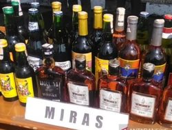 Jelang Ramadhan, Polres Indramayu Sita Ratusan Botol Miras