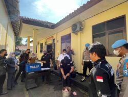 Polres Purwakarta Musnahkan Belasan Pohon Ganja
