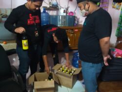 Polres Indramayu Sita Ratusan Botol Miras dan Ciu di Malam Takbiran