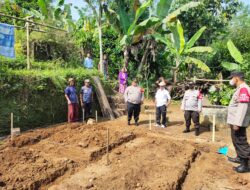 Bagian dari Kepedulian Polri, Polsek Bojong Bedah Rumah tak Layak Huni