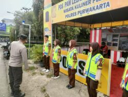 Polsek Plered Bina Saka Bhayangkara Saat Bantu Bertugas