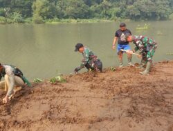 Cegah Bencana, Satgas CH sektor 13 Tanam Pohon Dibantaran Sungai Citarum 