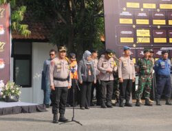 Pastikan Keamanan Pendaftaran Pencalonan Kepala Daerah, Polres Purwakarta Siagakan Ratusan Personil di KPU    