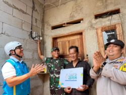 MEMPERINGATI HARI SUMPAH PEMUDA DAN HARI LISTRIK NASIONAL KE-79, PLN UP3 PURWAKARTA BERIKAN LISTRIK GRATIS KEPADA 79 MASYARAKAT KURANG MAMPU