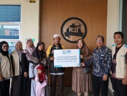 YBM PLN PURWAKARTA PEDULI SESAMA, MEMBERIKAN KACAMATA GRATIS UNTUK 14 GURU NGAJI DI PURWAKARTA DAN SUBANG