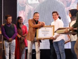 JELANG PERAYAAN TAHUN BARU, PLN UP3 PURWAKARTA TERIMA PENGHARGAAN WAJIB PAJAK TENAGA LISTRIK DARI PEMERINTAH DAERAH PURWAKARTA