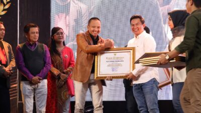 JELANG PERAYAAN TAHUN BARU, PLN UP3 PURWAKARTA TERIMA PENGHARGAAN WAJIB PAJAK TENAGA LISTRIK DARI PEMERINTAH DAERAH PURWAKARTA