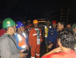 PLN GERAK CEPAT MEMULIHKAN LISTRIK PASCA BANJIR DIDESA CIKAO BANDUNG JATILUHUR