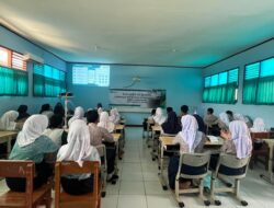 MEMPERINGATI BULAN SUCI RAMADHAN, PLN ULP PAGADEN GOES TO SCHOOL EDUKASI KETENAGALISTRIKAN DAN PLN MOBILE DI SMPN 2 CIPUNAGARA