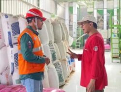 PLN ULP PAGADEN DUKUNG ELECTRIFYING AGRICULTURE PADA PELAKU USAHA LOKAL DENGAN ENERGIZE LISTRIK 105 KVA UNTUK PABRIK BERAS SRI MULYA CIPTA