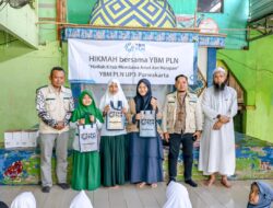 YBM PLN UP3 Purwakarta Membagikan Kitab Kuning Gratis ke Pesantren Nurul Hidayah Purwakarta