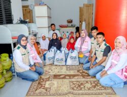 PLN Purwakarta Salurkan Energi Kebahagiaan di Hari Pelanggan Nasional, Berbagi dengan Anak Yatim dan Lansia di Desa Salamjaya