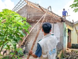 YBM PLN UP3 Purwakarta Wujudkan “Renovasi Rumah Bahagia” dalam Rangka Hari Listrik Nasional ke-80 untuk Emak Ellim
