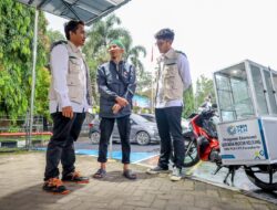 YBM PLN UP3 Purwakarta Salurkan Bantuan Gerobak Cahaya guna Dukung Usaha Pahlawan Keluarga di Desa Cilangkap Purwakarta