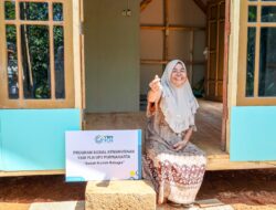 YBM PLN UP3 Purwakarta Wujudkan Kembali Rumah Bahagia, Hadirkan Senyum Bahagia Jelang Tahun Baru untuk Keluarga Bu Ikah