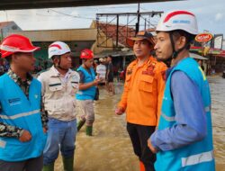 PLN UP3 Purwakarta Gerak Cepat Amankan Kelistrikan Akibat Banjir di Desa Mulyasari Kecamatan Pamanukan Subang