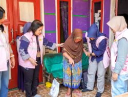 Women Support Women Jelang Dirgahayu RI, YBM dan Srikandi PLN Purwakarta Berikan Alat Bantu Gerak untuk Dukung Kemudahan Mobilitas Perempuan Tangguh