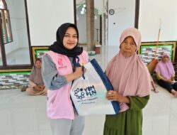 Tebar Energi Kebaikan dalam Semangat HPN 2026, YBM PLN UP3 Purwakarta Berbagi Sembako untuk Dhuafa